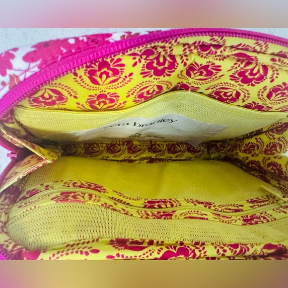 Vera Bradley Cord Organizer
Starstruck Daisies in Premium Cotton - Picture 7 of 11